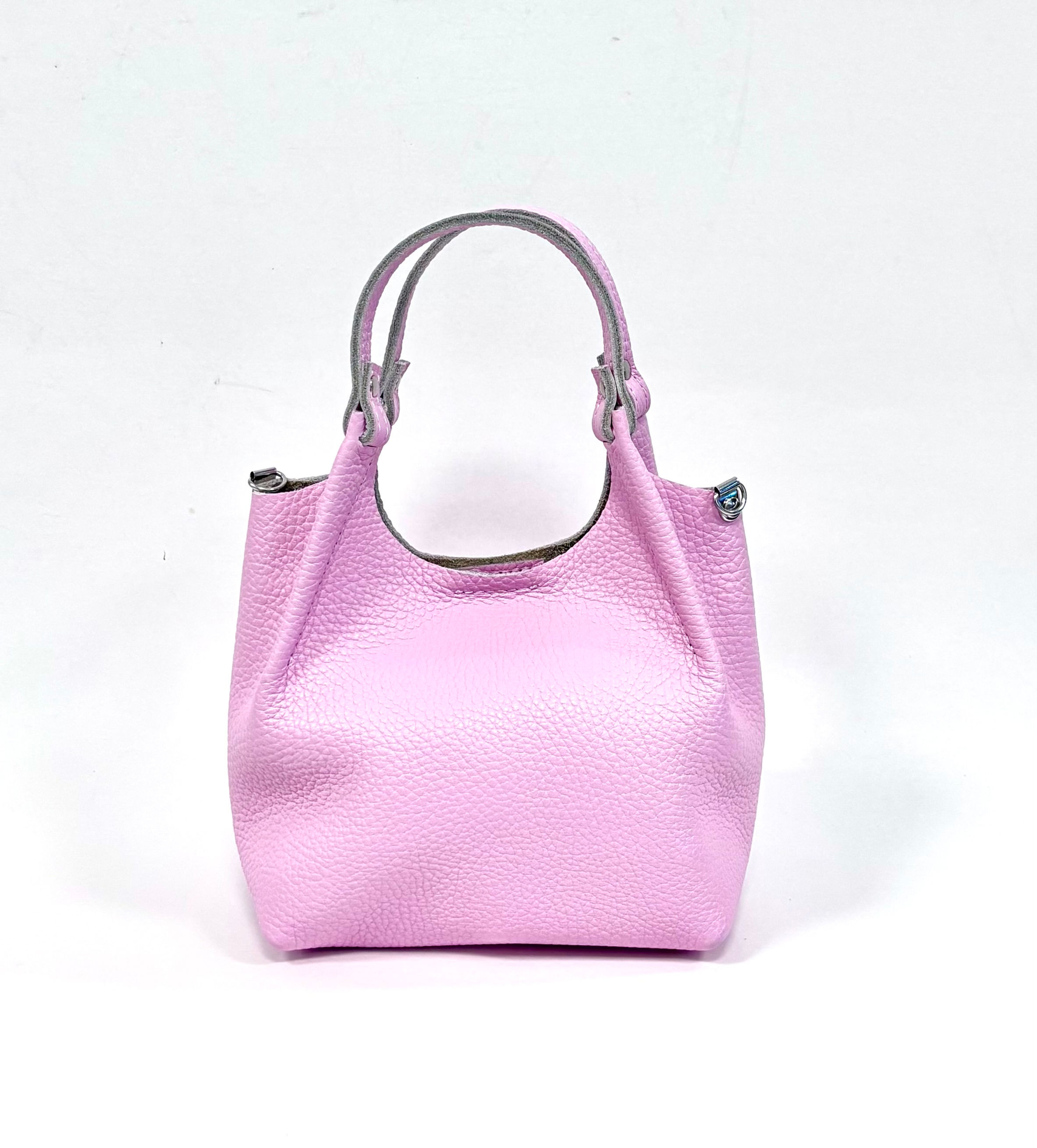 cross body tasje in een creatieve workshop