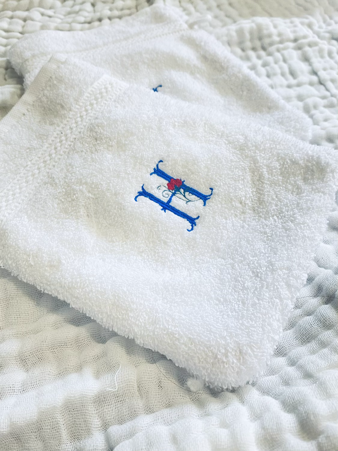 Gant de toilette lettre fleurie