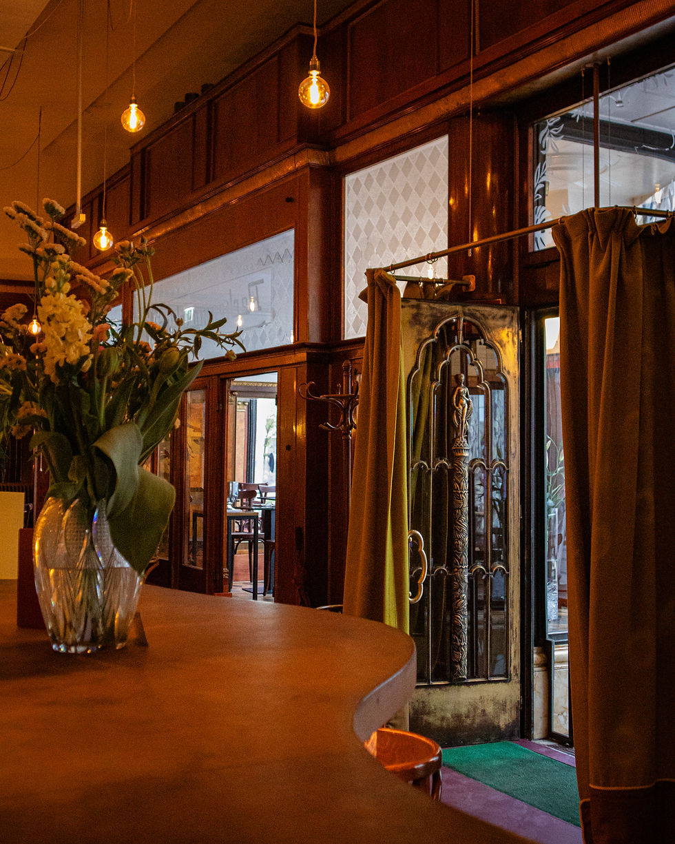 Entrance & interior atmosphere