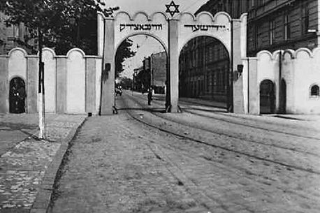 Limanowskiego gate to Cracow Ghetto 1941.jpg