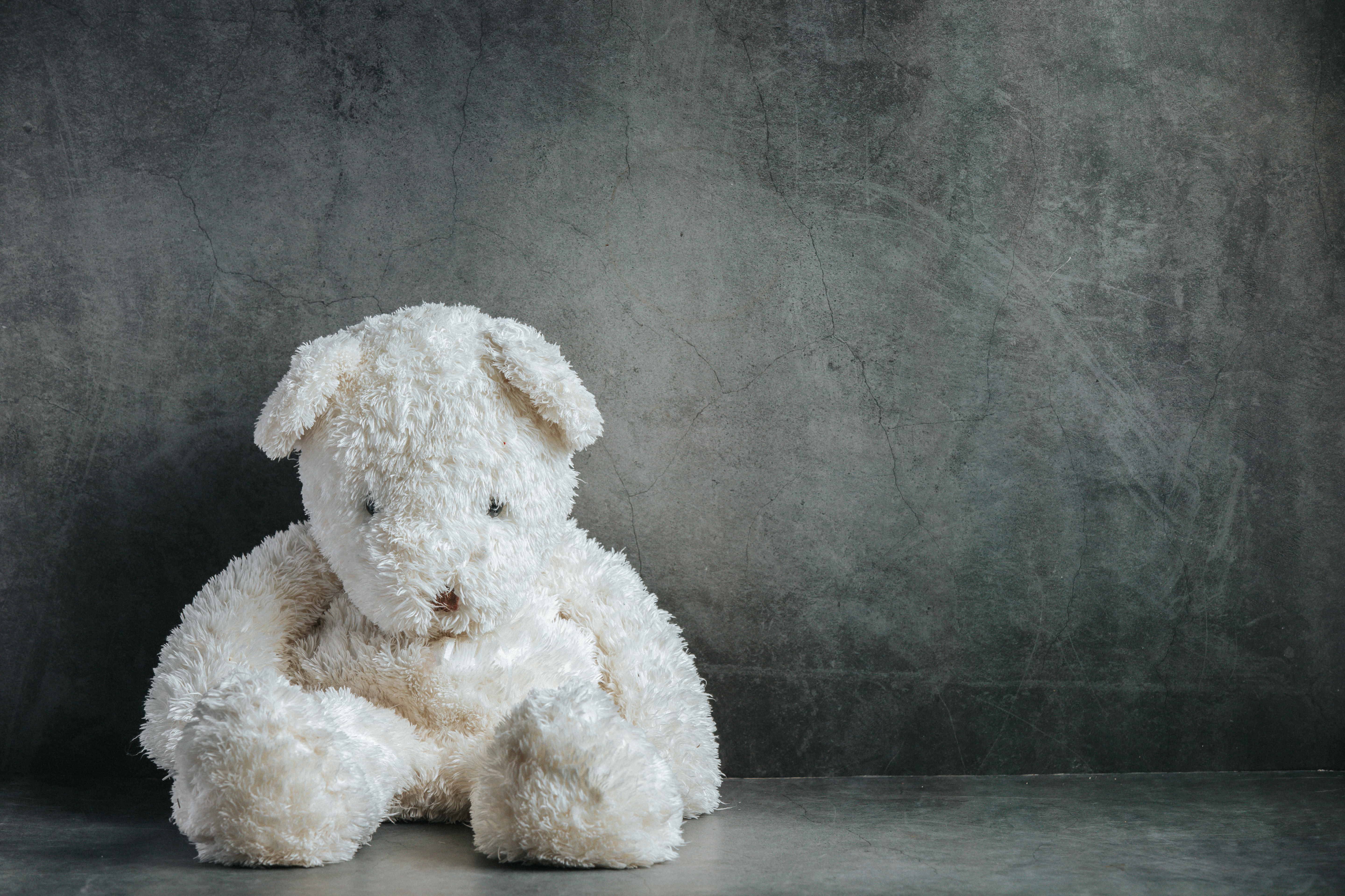 teddy-bear-sad-empty-room.jpg