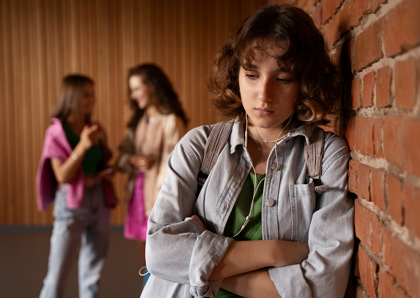 Copy of Girl_On_Wall_English_edited.jpg