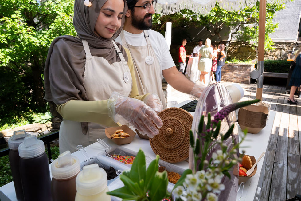 Nivi’s Minis vendor preparing fresh mini pancakes at brunch station