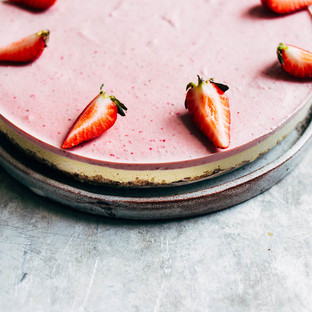 CASHEW STRAWBERRY MANGO CHEESECAKE