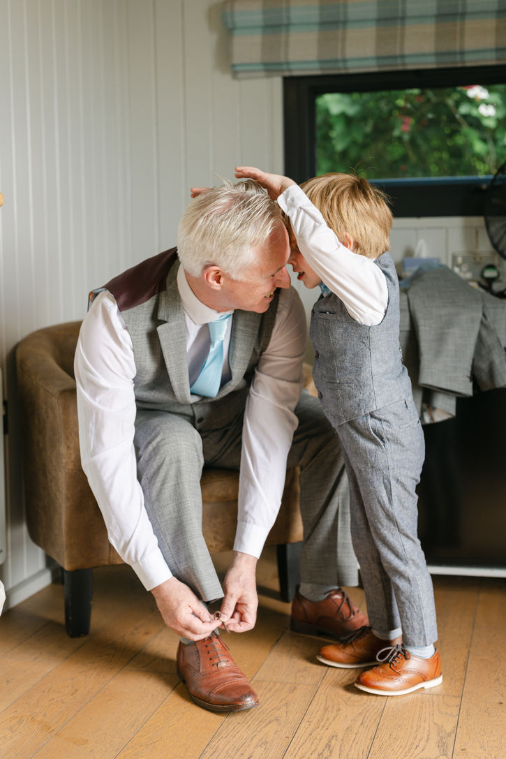 Sandhole Oak Barn wedding -getting ready