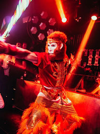 China, entertainment, draak, aap, club