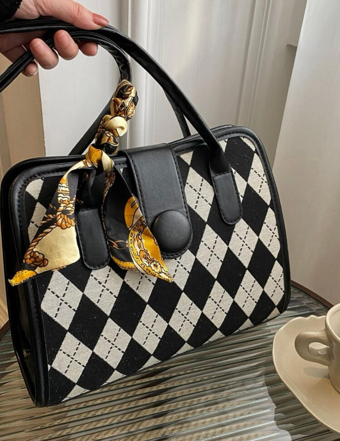 حقائب جرافيك هندسي