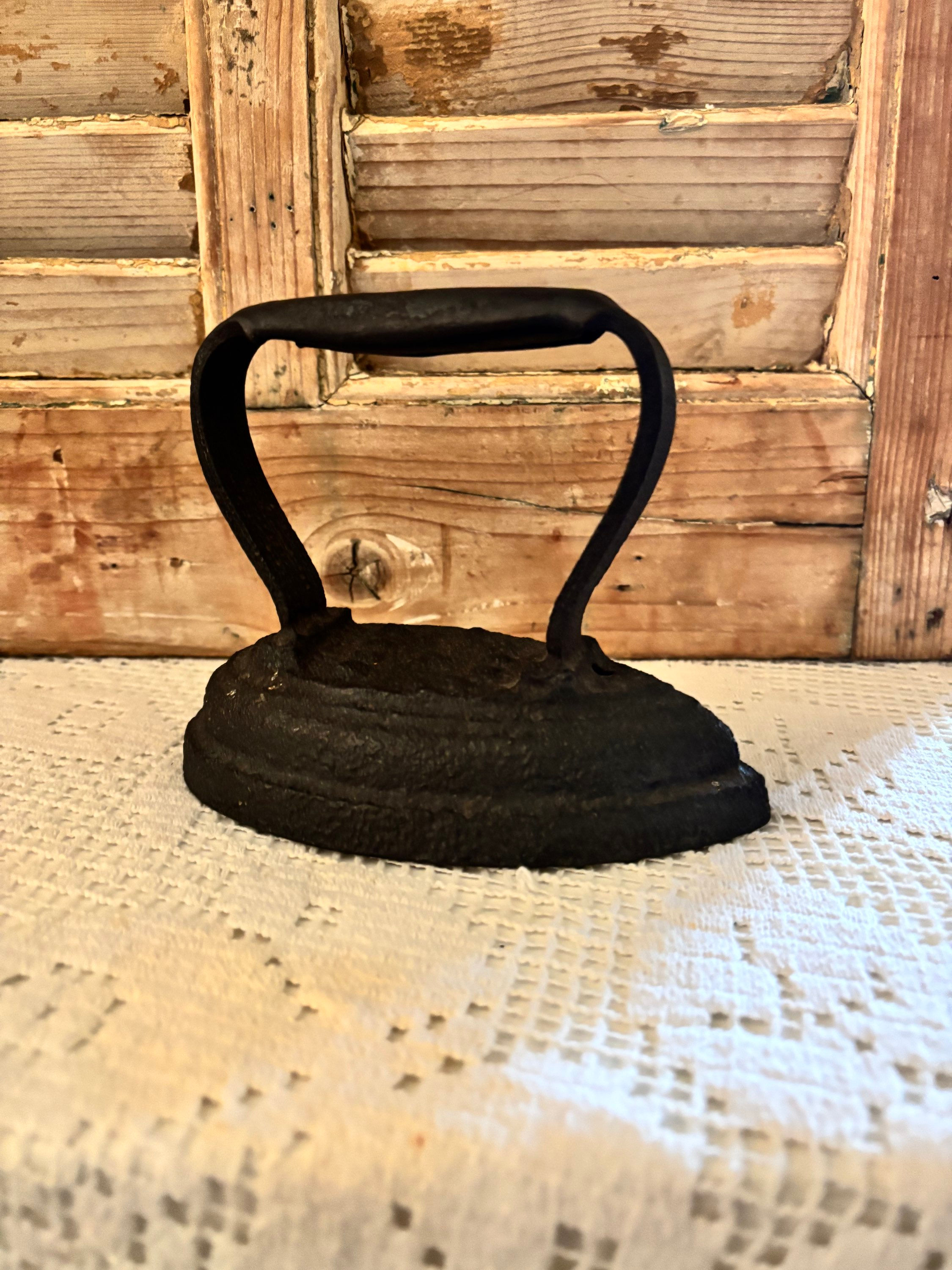 Oud ijzeren strijkijzer