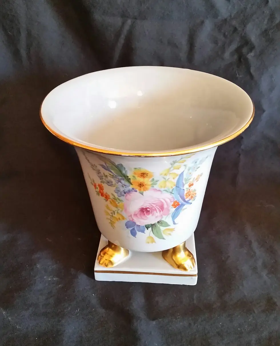 Thumbnail: Gold Footed Urn