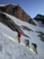 Short roping on the glacier at first light (photo by Oskar)