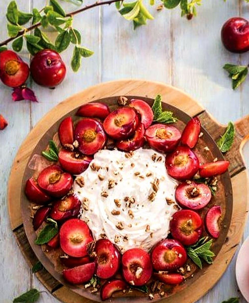 🥀🥀.... Sweet cinnamon glazed plums, wi