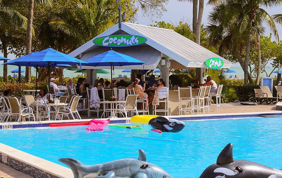 Best Bars in Sanibel Island On and Off The Beach
