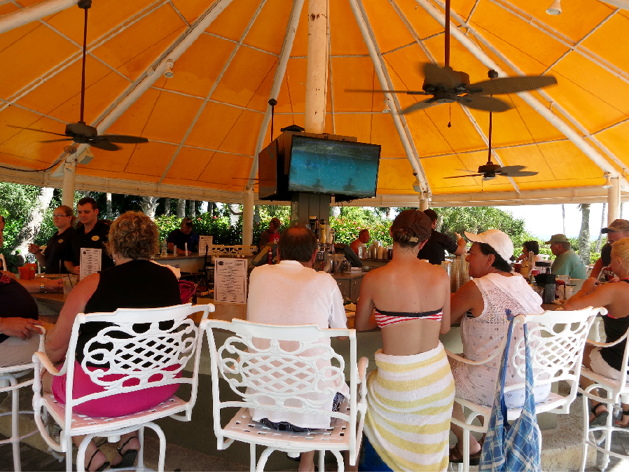Best Bars in Sanibel Island On and Off The Beach
