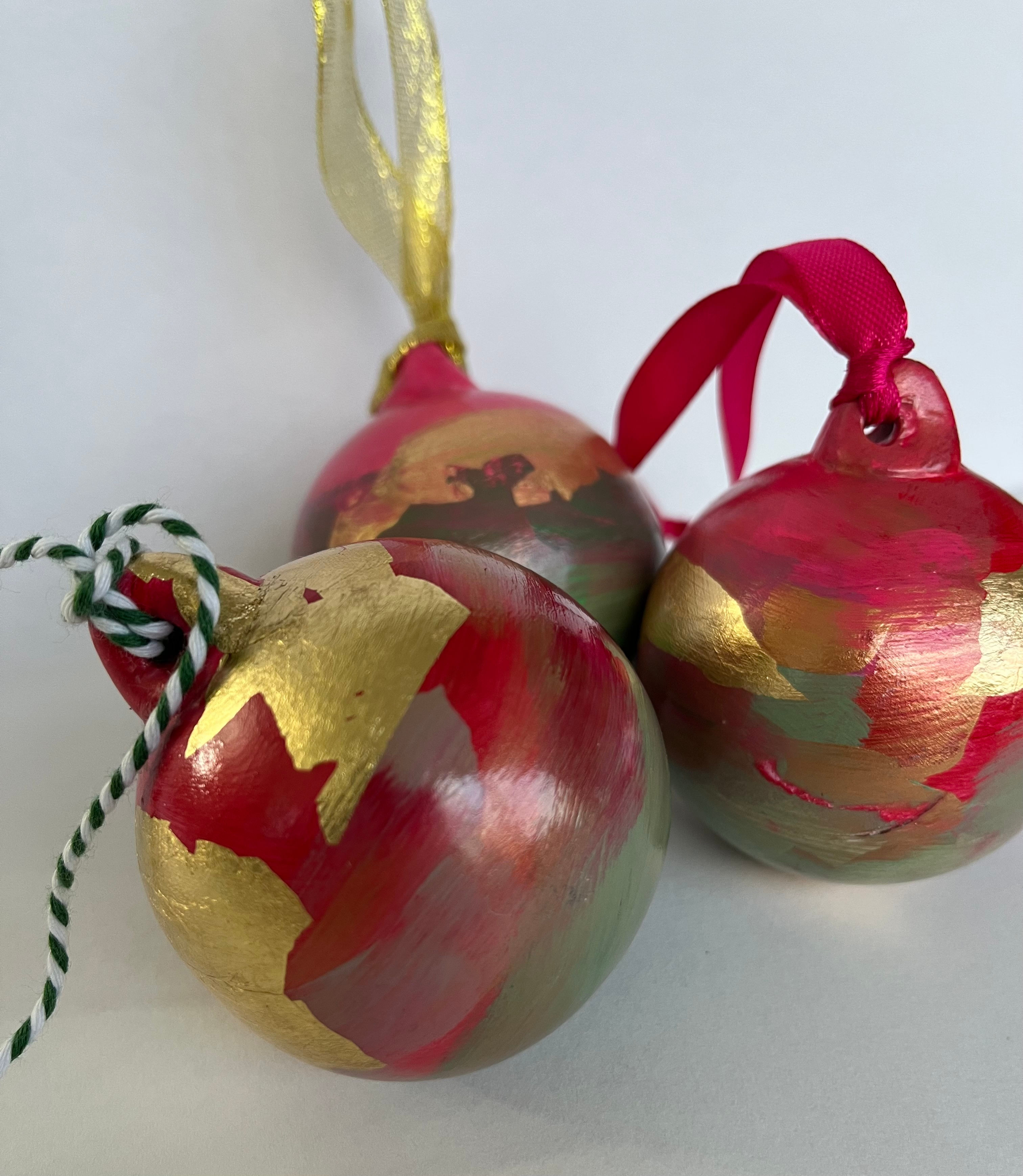 Bauble: Hand-painted with gold leaf
