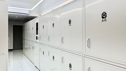 LuggageQ provides one ultra-large size lockers that fits nearly everything