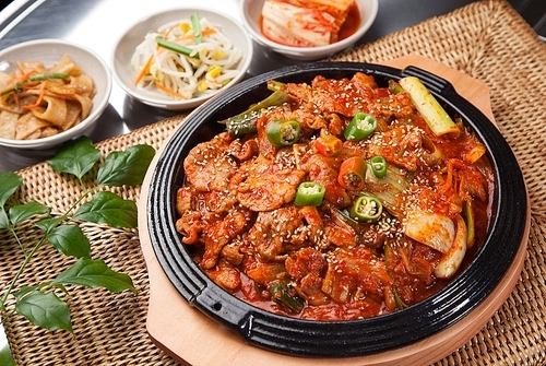 Kimchi Stir-Fry Pork (제육김치볶음)