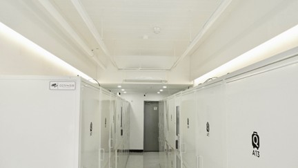 LuggageQ provides one ultra-large size lockers that fits nearly everything