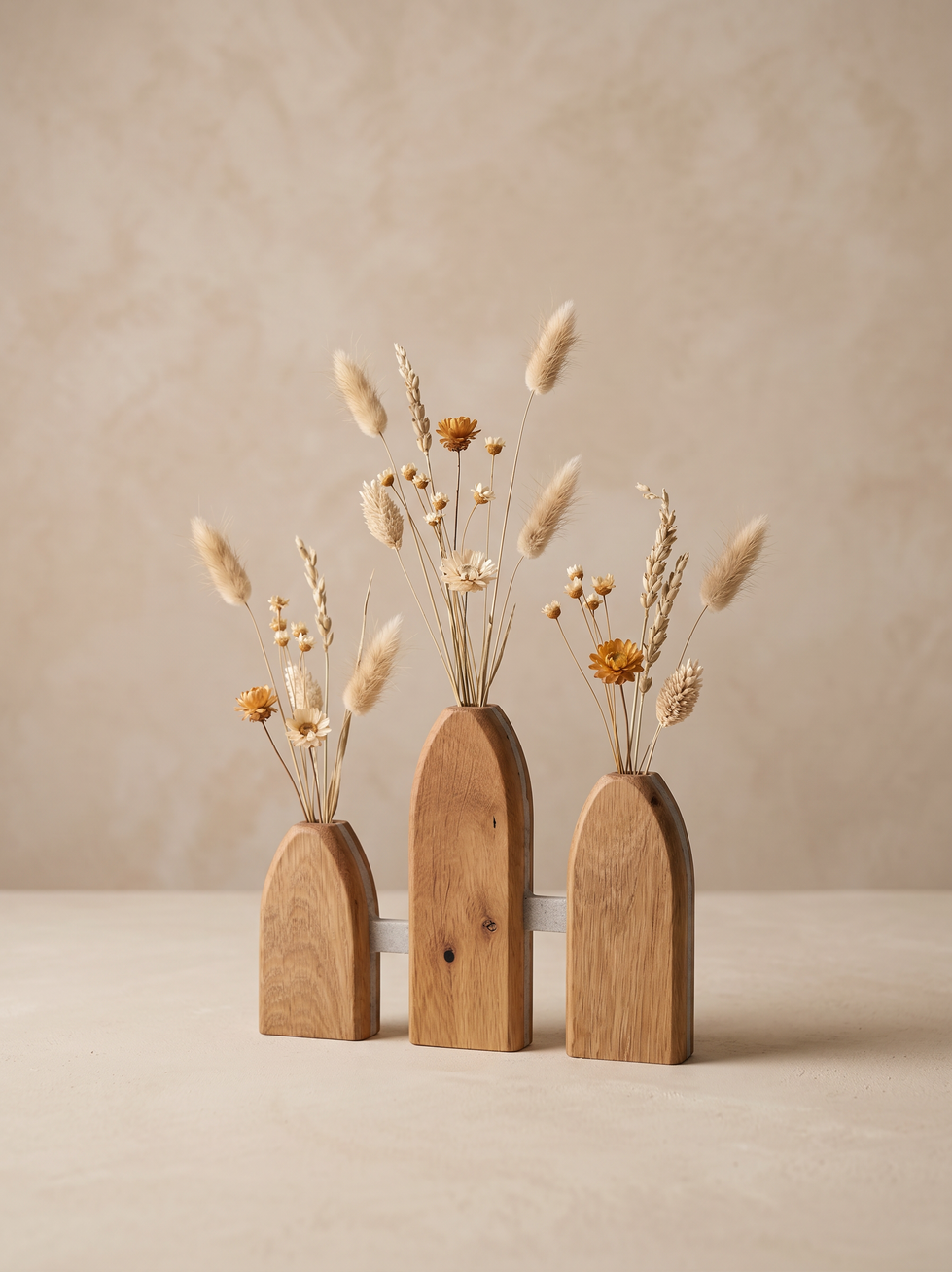 Soliflore ÉCLO en chêne et feutrine avec composition de fleurs séchées