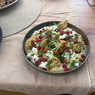 Égetett currys karfiol gránátalmával