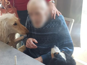 Les sourires fleurissent Les mains se tendent Les souvenirs reviennent Distribution d’amour pour TAREK et MOÏRA à Saint Antoine de Padoue LILLE