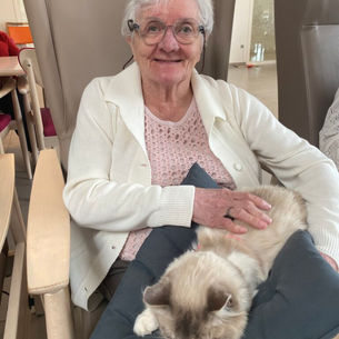 Mardi 26 Août :L’association Cœur sur la Patte est venue rendre visite à nos résidents, pour leur plus grand bonheur.Entre câlins, caresses et regards complices, les animaux ont su créer de véritab...
