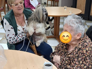 Visite à l’Epad Porebski à bully les mines, avec Nith, Romy,Tino, Sidonie et Uggy, ils ont essayé de donner le sourire aux résidents..