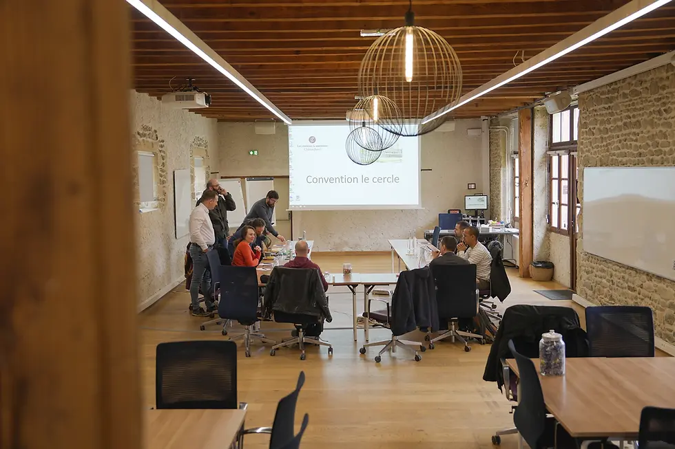 convention tech dans une salle de réunion