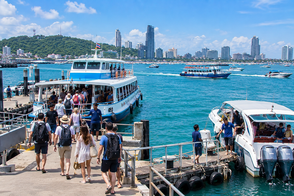 Travelers taking ferries and speedboats from Pattaya to Koh Larn near Bali Hai Pier