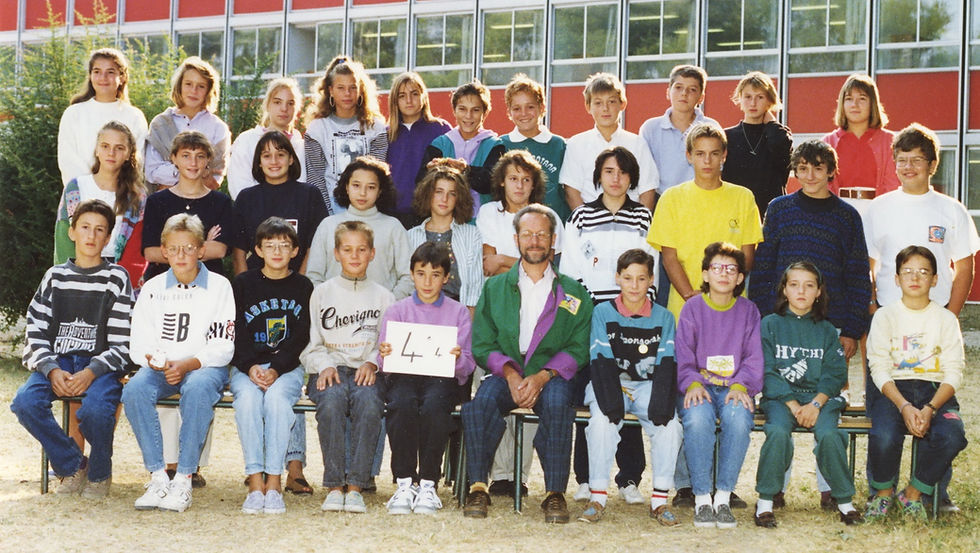Photo de classe de 4ème au collège des Alexis avec le professeur Jean-François Robert