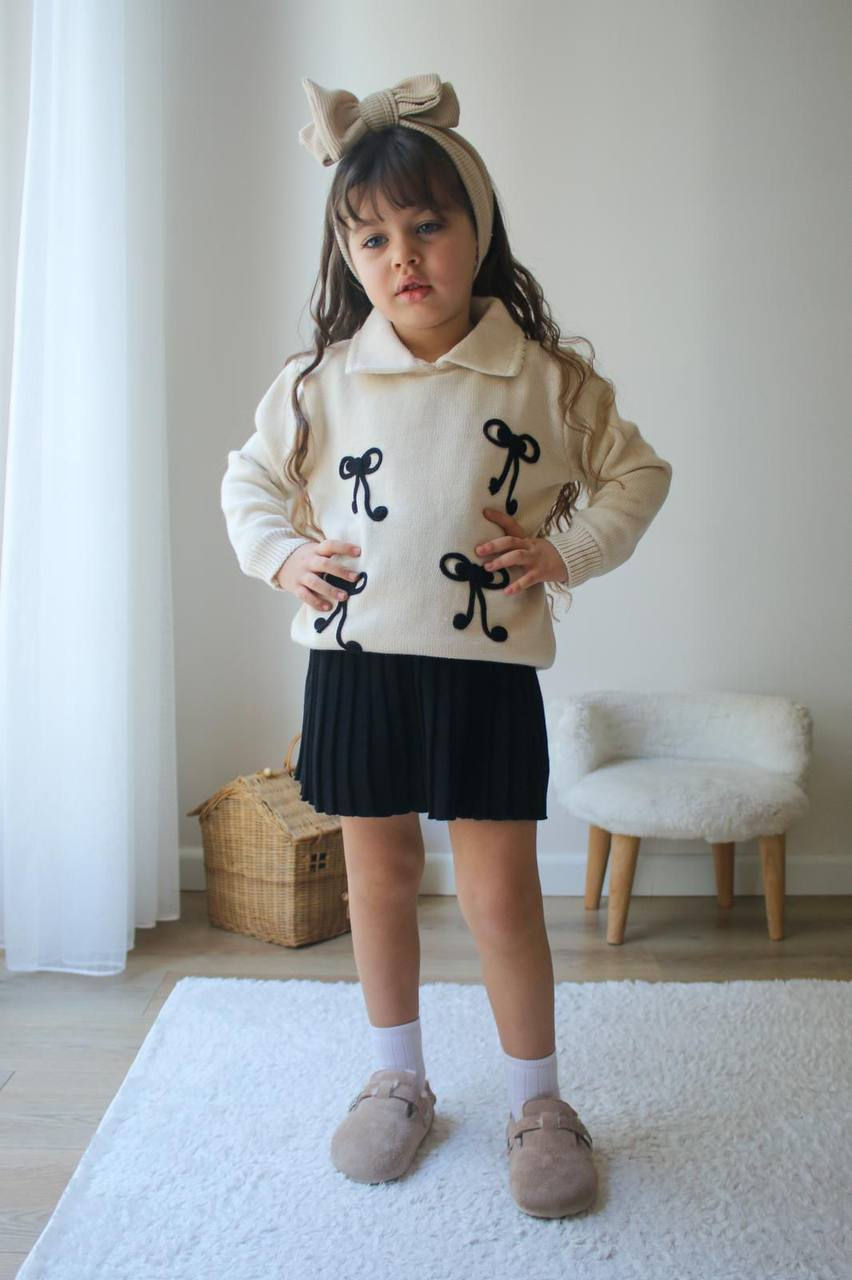 Kız Çocuk Fiyonk Desenli Etekli Triko Takım