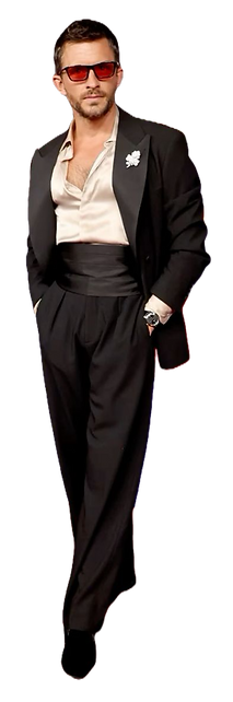 Jonathan Bailey at the #emmys wearing a 