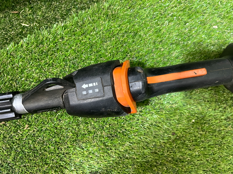Thumbnail: STIHL KMA 135 R Cordless Kombi Engine