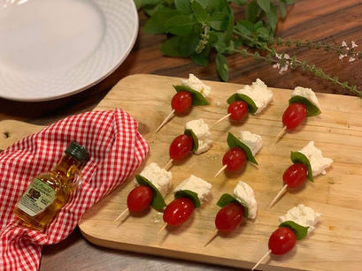 Espetinho Caprese