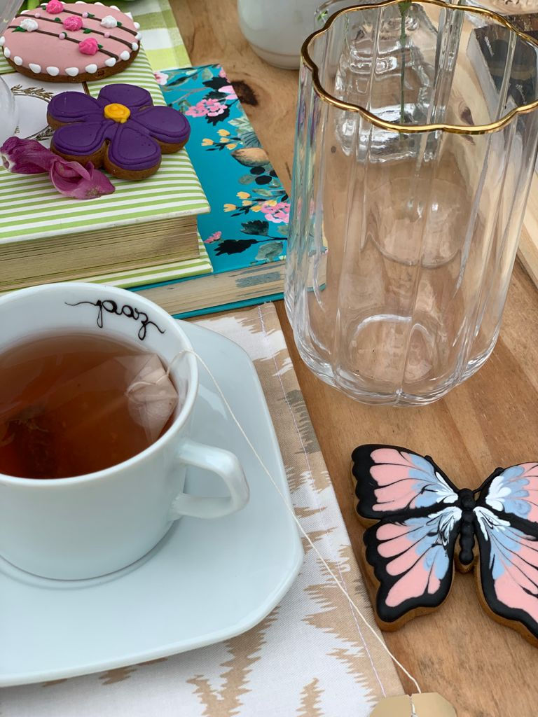 Miniatura: Xícara de chá com pires Paz