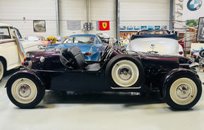 Lomax 224 mit nostalgischen Ersatzreifen