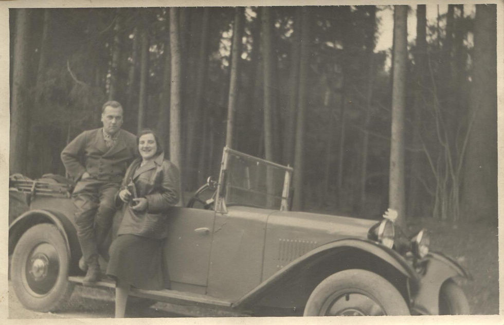 Eltern Therese und Josef Rotschne ca 1940.jpg