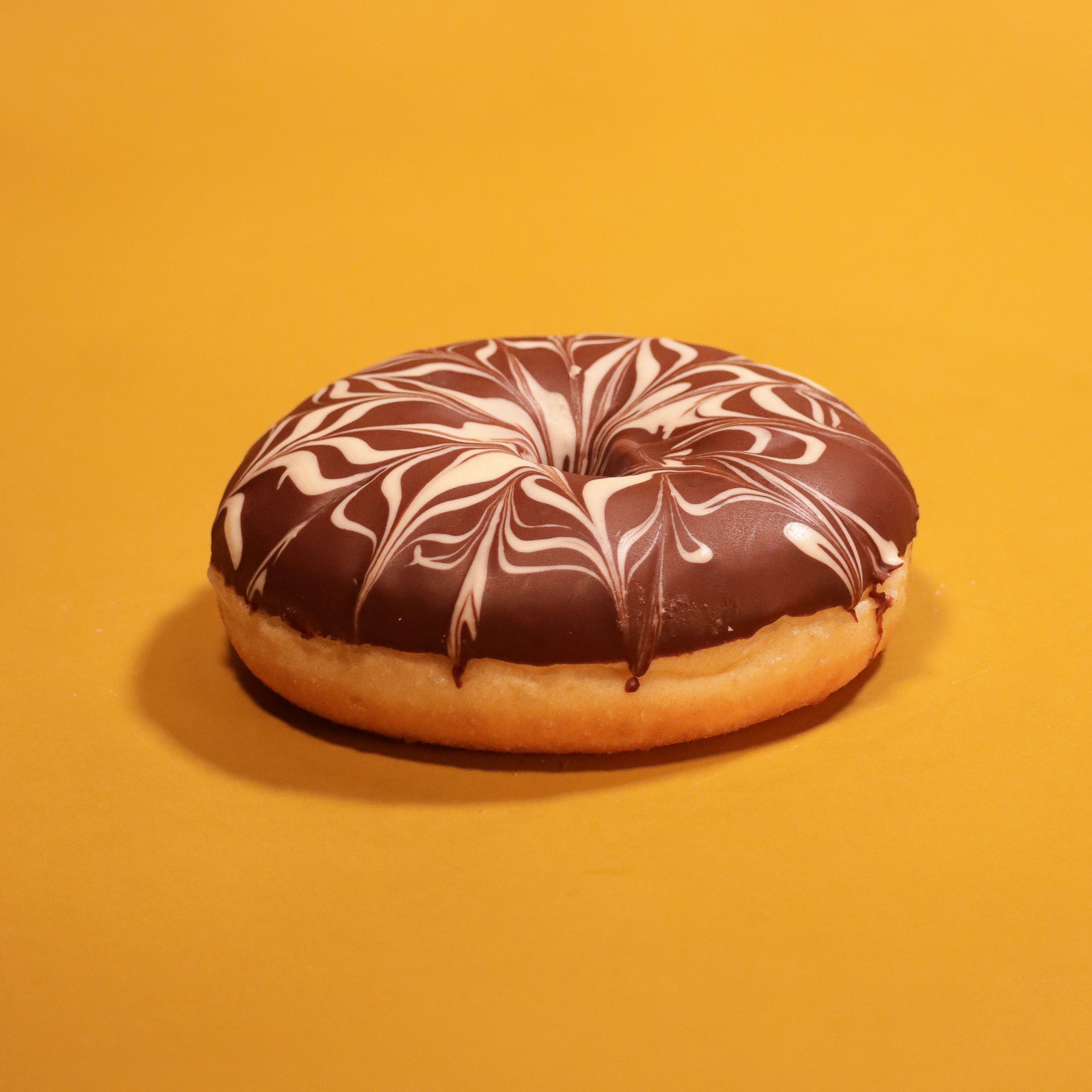 Dona recubierta de chocolate