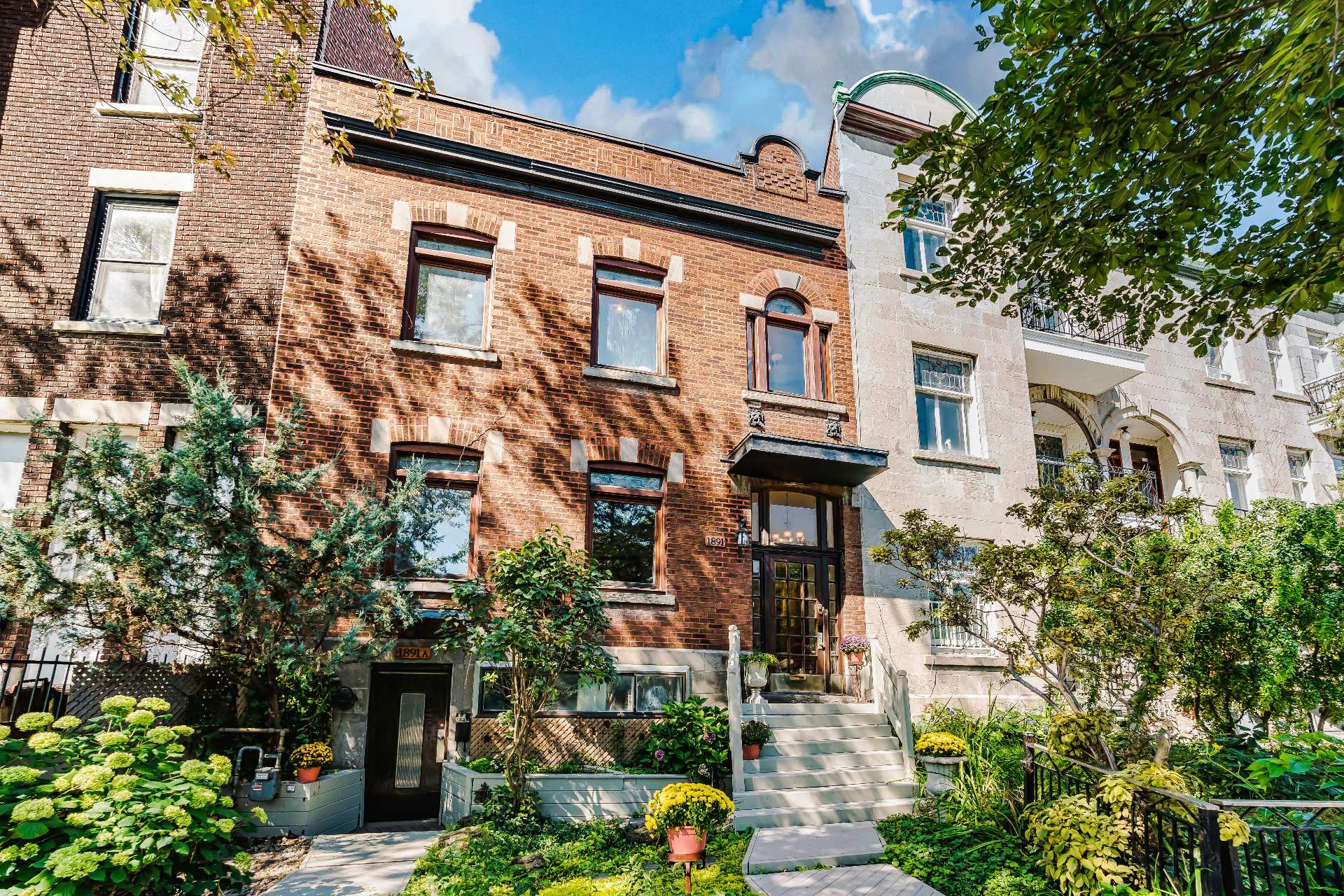 Duplex résidentiel avec zonage des bureaux aux domicile | Plateau Montréal