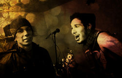 Bajista y Guitarrista.