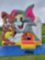 KlasssÃskur þemakastali. Tommi og jenni