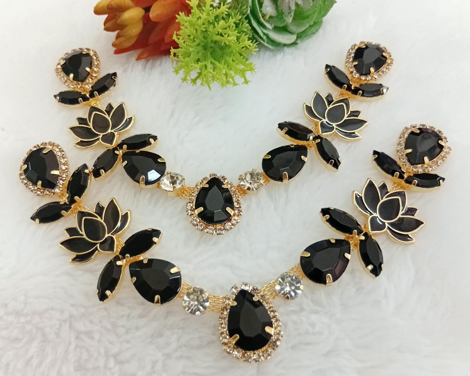 3996 - Cabedal de flor de Lotus banhado a ouro - par-