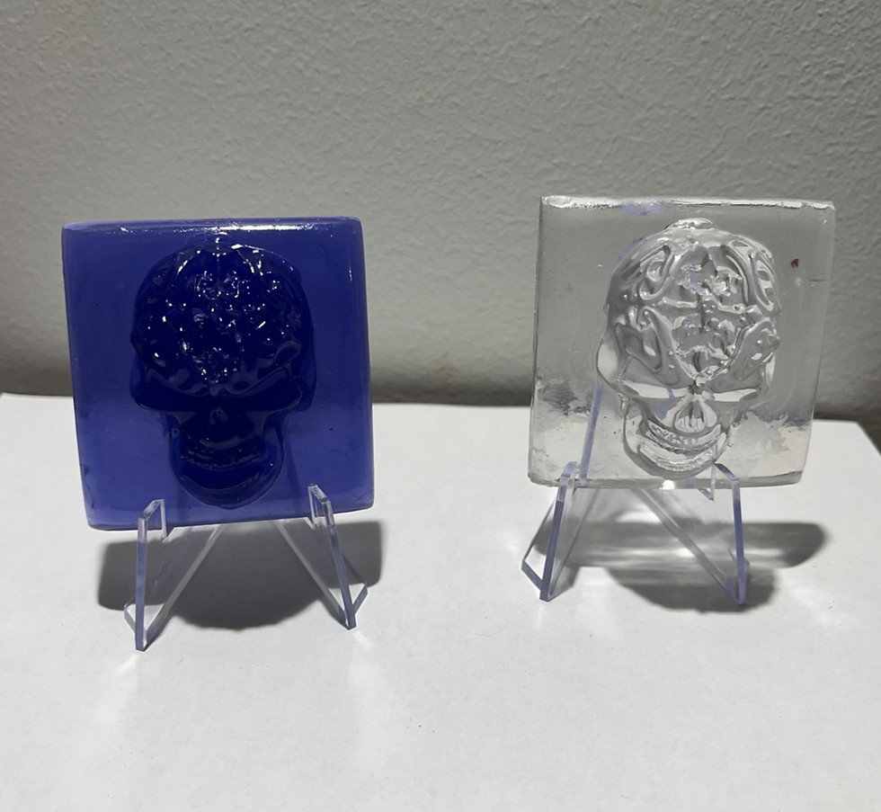 Miniature : Petit tableau tête de mort avec son support