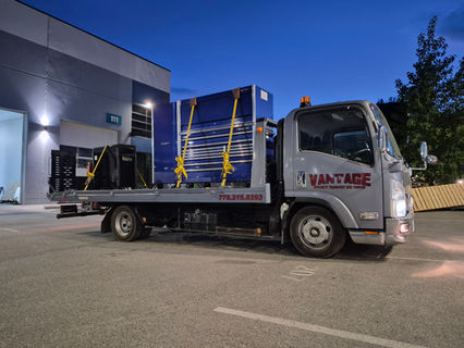 JDM Tow Truck, low tow, isuzu elf, kyokuto flat top, okanagan, kelowna, okanagan, toolbox moving,