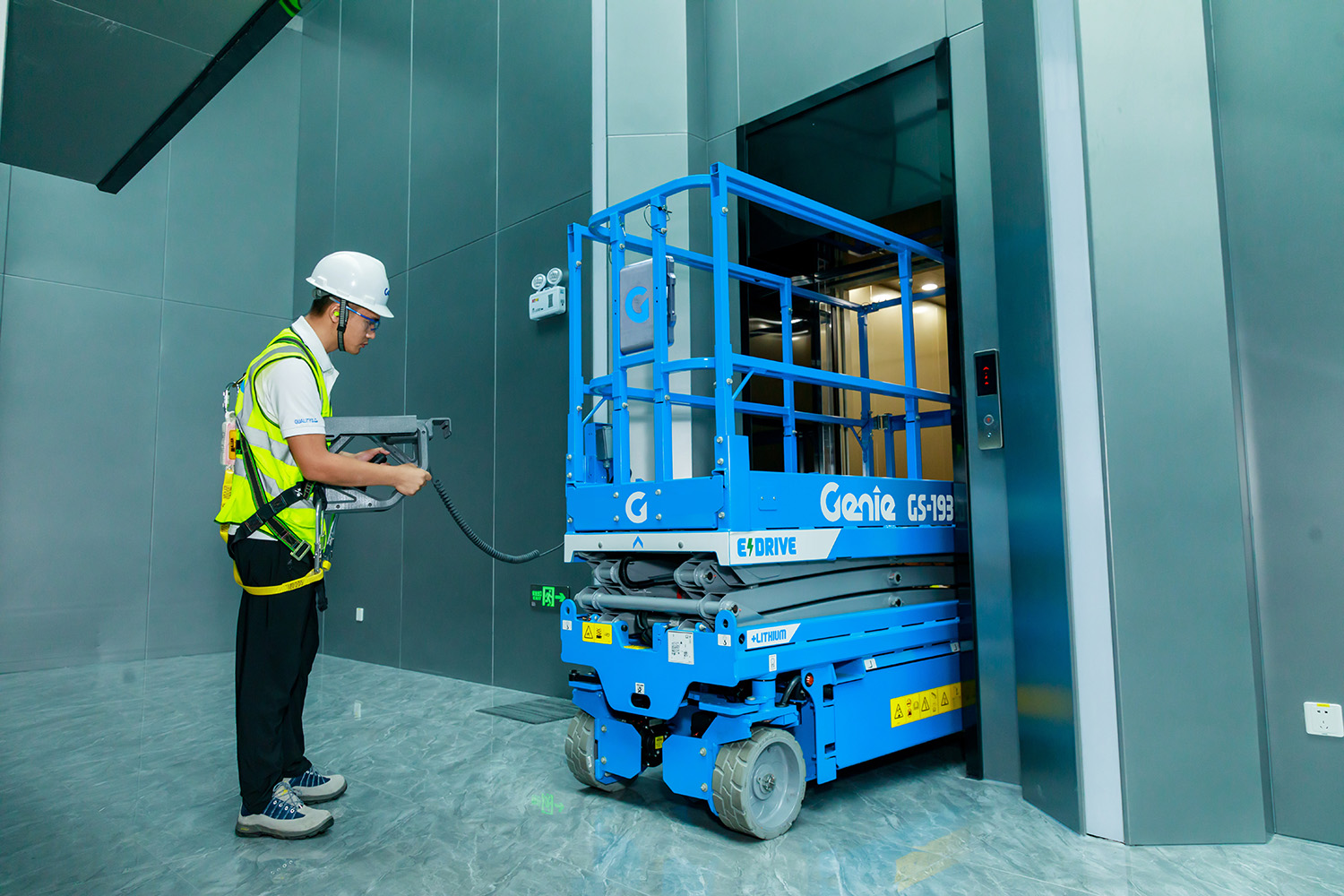 Genie 19ft Electric Scissor Lift, 30-32" Wide — photo 7