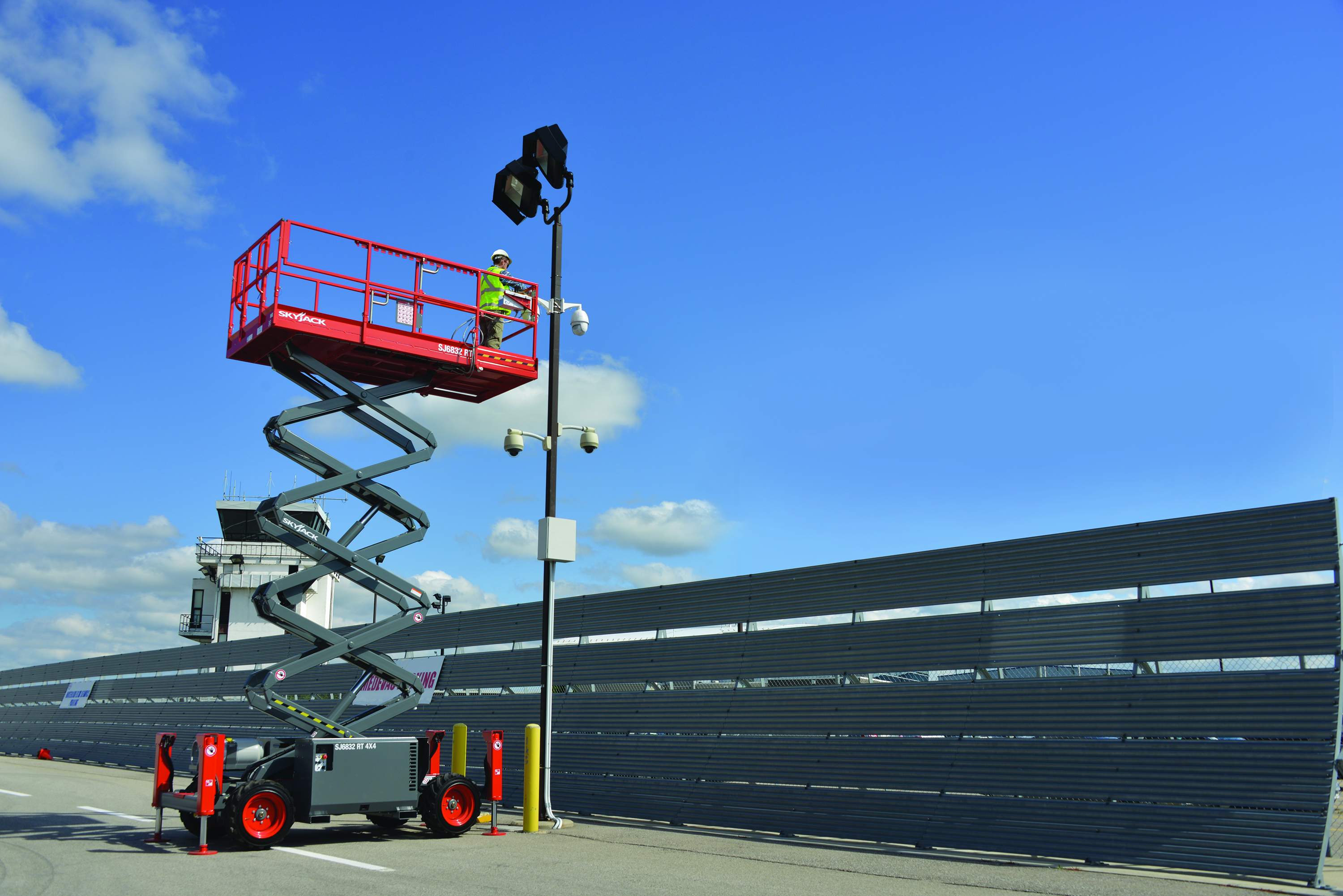 Skyjack 32ft, 68" wide Rough Terrain Scissor Lift — photo 2