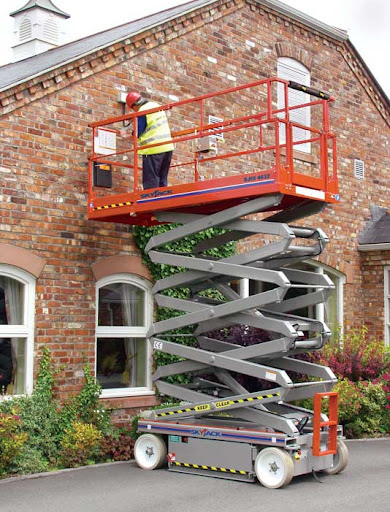 Skyjack 32ft Electric Scissor Lift, 46-47" Wide — photo 2