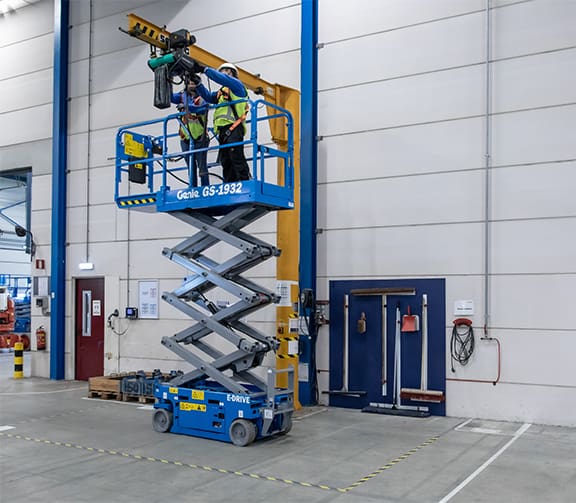 Genie 19ft Electric Scissor Lift, 30-32" Wide — photo 8