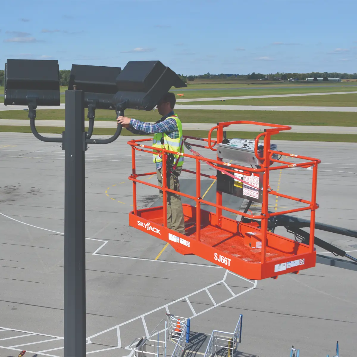 Skyjack SJ66T, 66ft Straight Boom Lift, 4WD — photo 6
