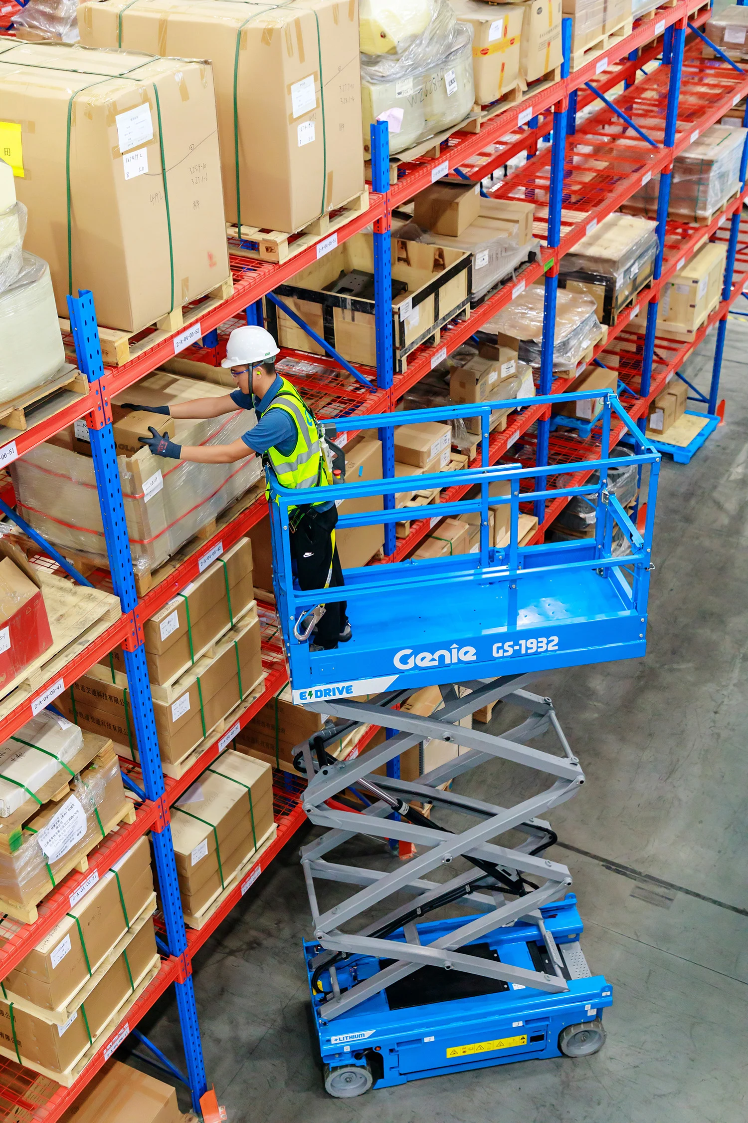 Genie 19ft Electric Scissor Lift, 30-32" Wide — photo 1