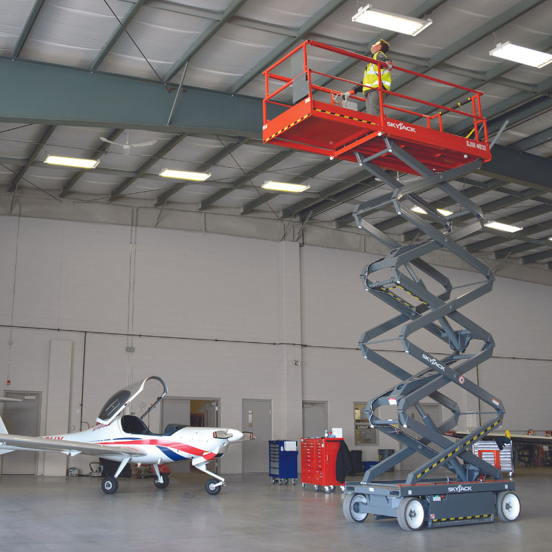 Skyjack 32ft Electric Scissor Lift, 46-47" Wide — photo 1